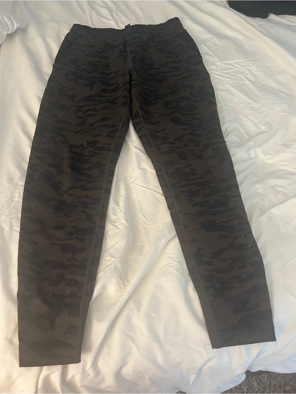 Alphalete Camo Track Pants in Olive/Black medium
